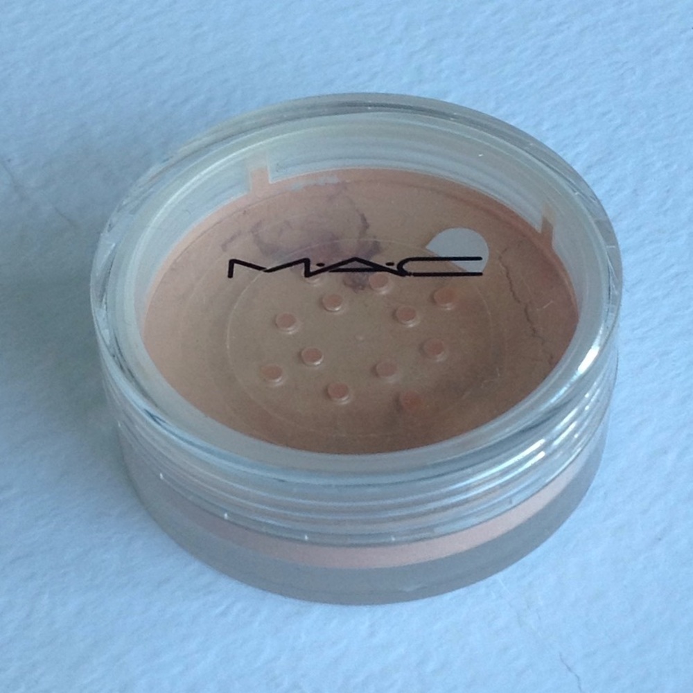 MAC Cosmetics Pearlizer Sheer Pigment "APRIPEACH"